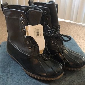 Super cute NWT Gold Toe Quack duck boots